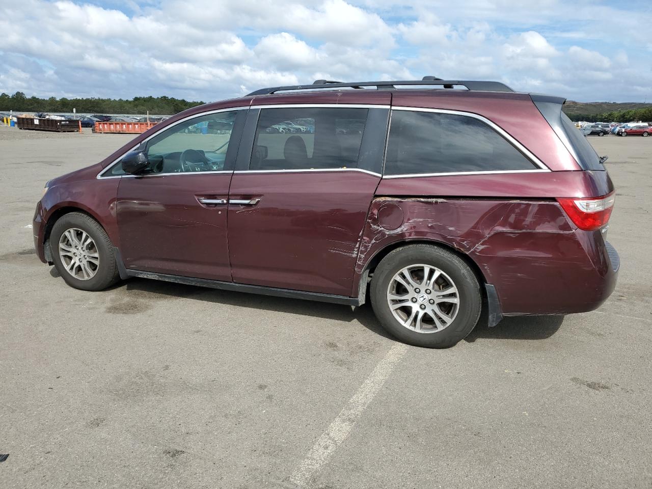 2011 Honda Odyssey - Image 2