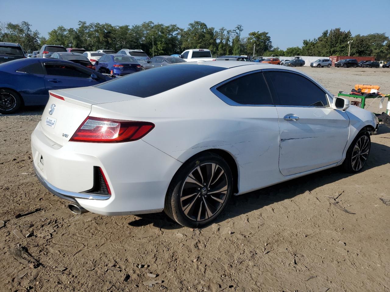 1HGCT2B8XHA000453 HONDA ACCORD 2017
