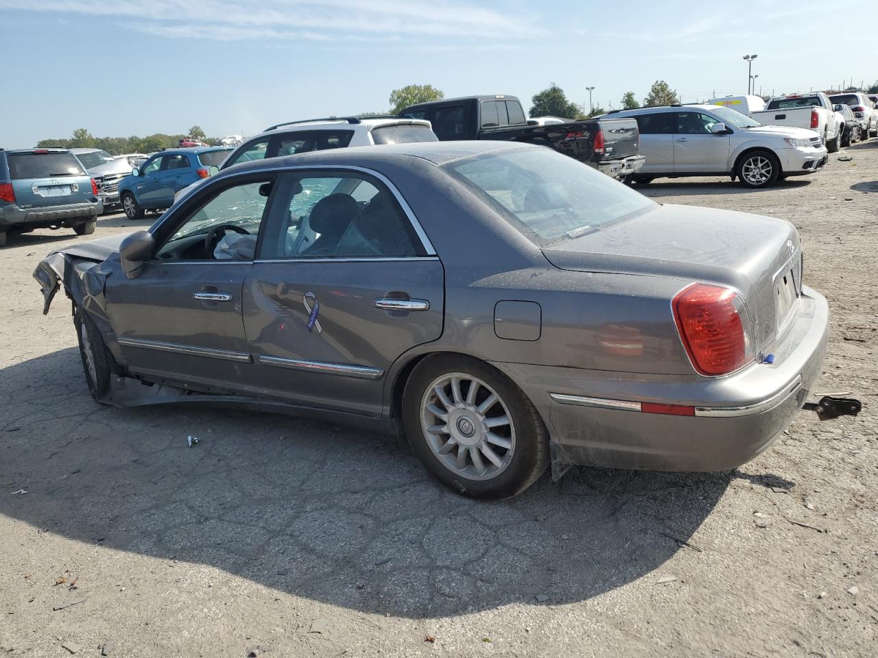 2004 Hyundai Grandeur - Image 2