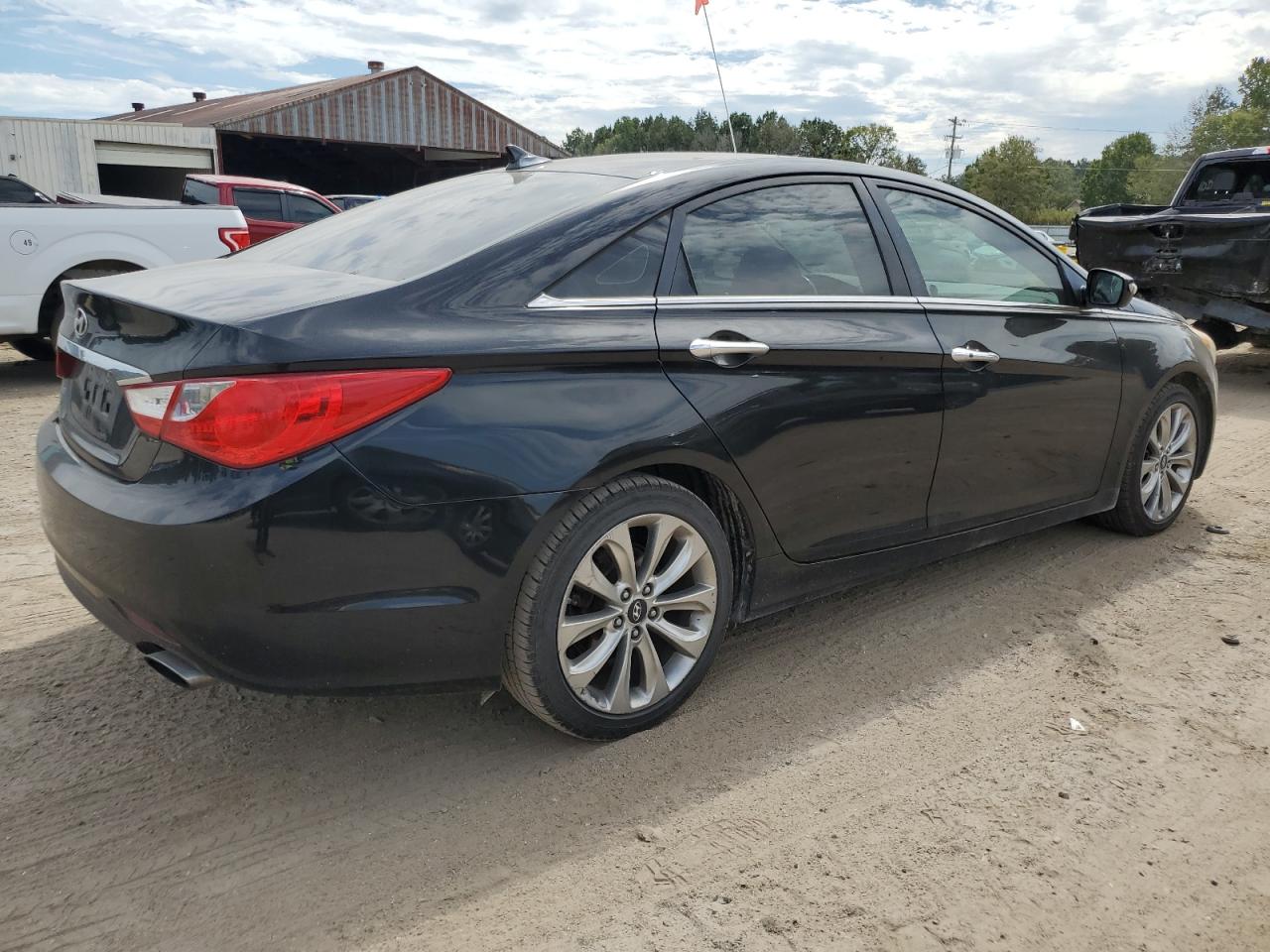 2011 Hyundai Sonata - Image 3