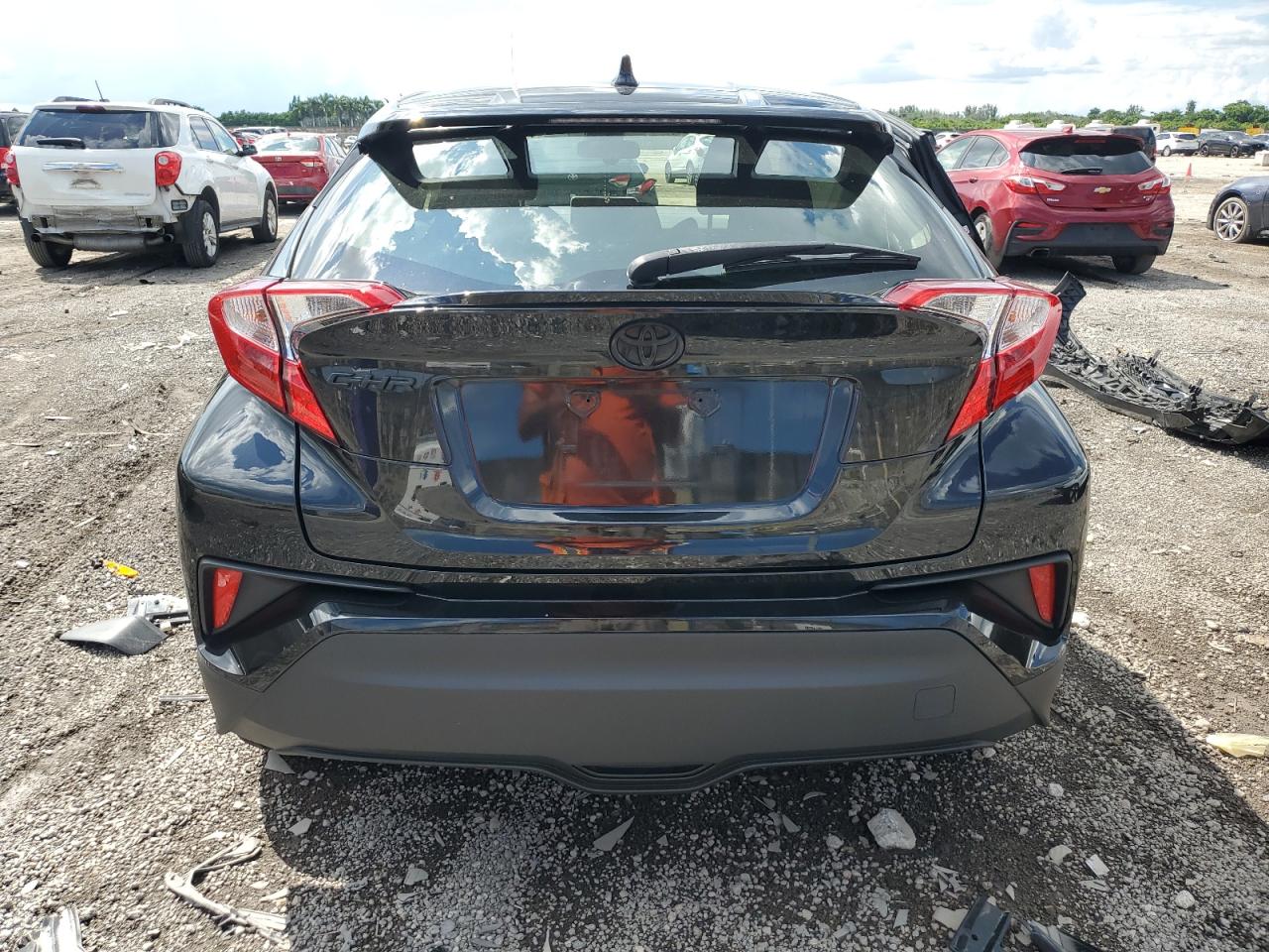 JTNKHMBX1M1114233 2021 Toyota C-Hr Xle