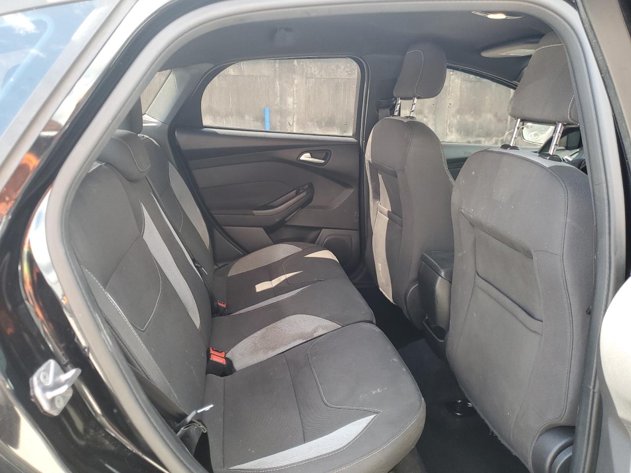 1FADP3L95JL231085 2018 Ford Focus St