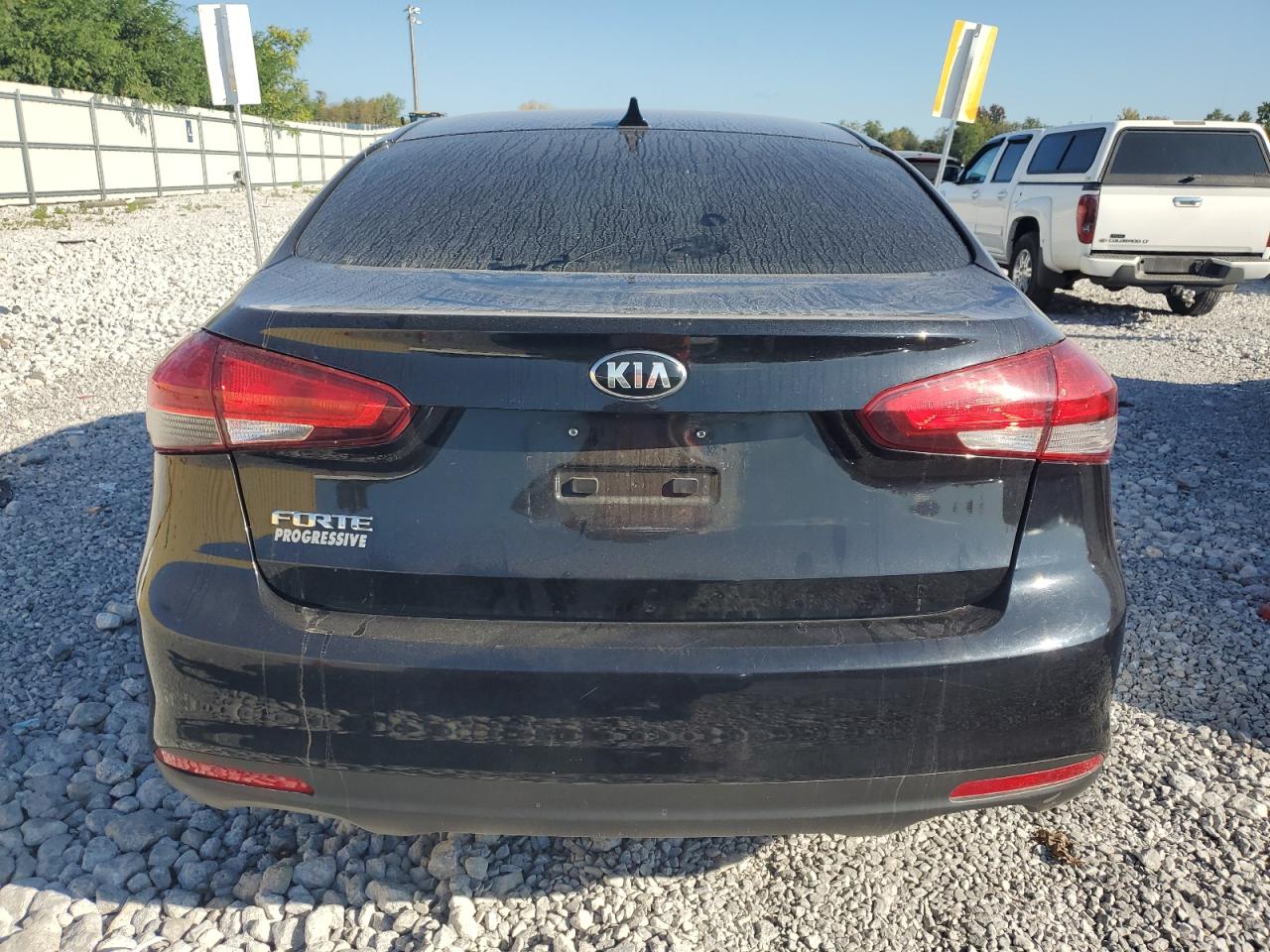 3KPFK4A75HE058163 2017 Kia Forte Lx