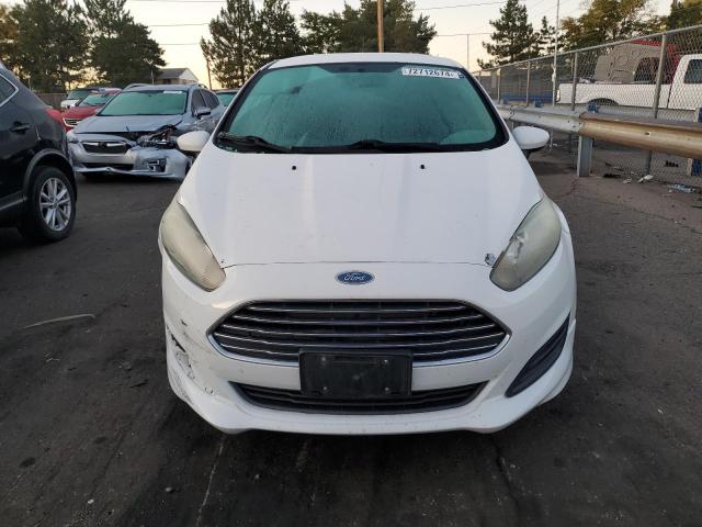 Седани FORD FIESTA 2015 Білий