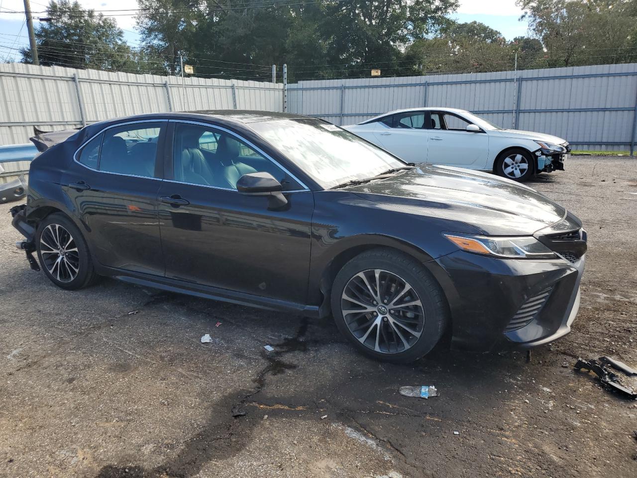 VIN 4T1B11HK3JU633969 2018 TOYOTA CAMRY no.4