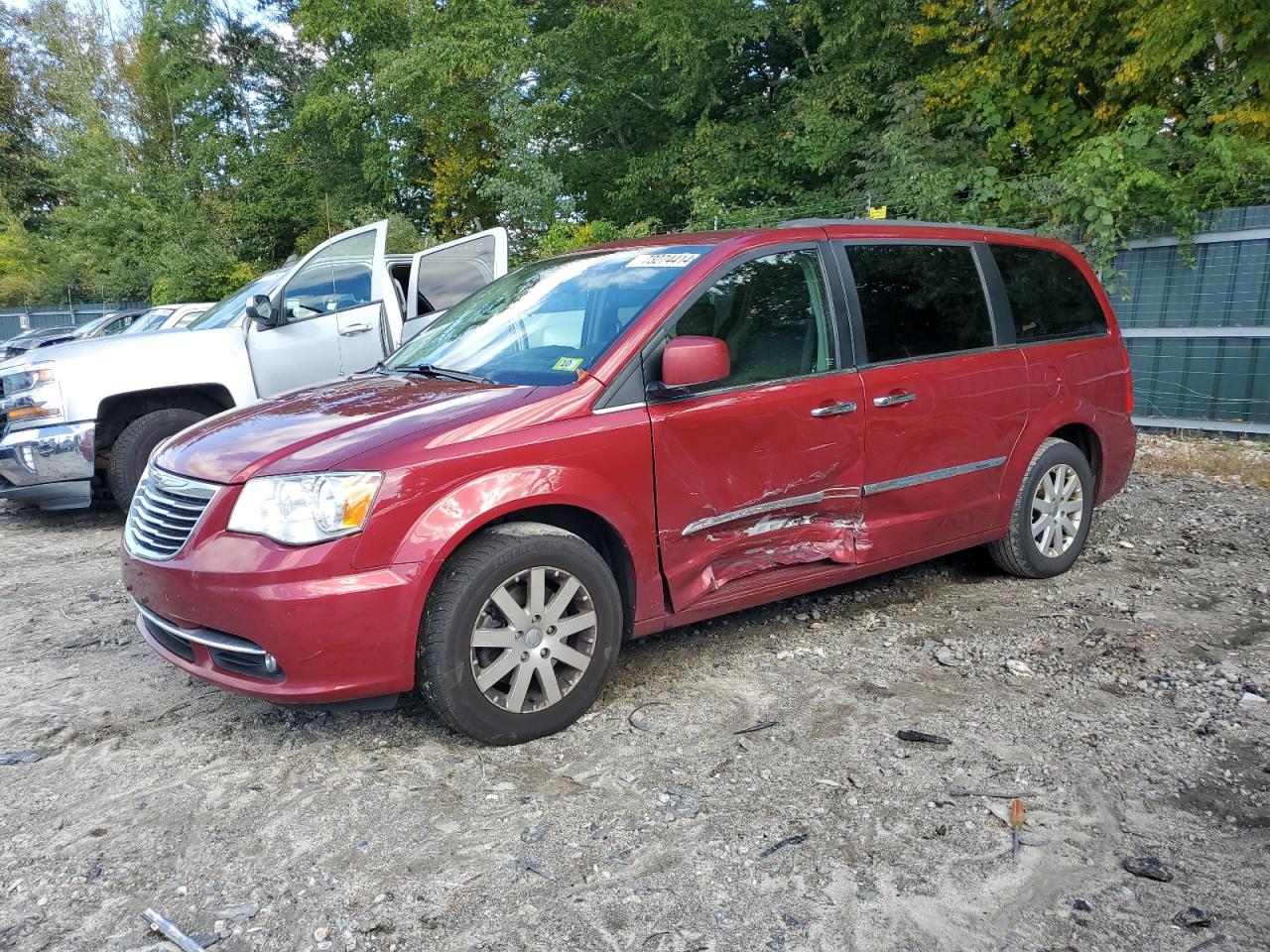 2015 Chrysler Town & Country - Image 1