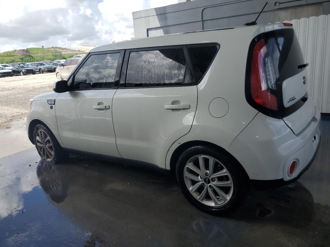 2017 Kia Soul - Image 2