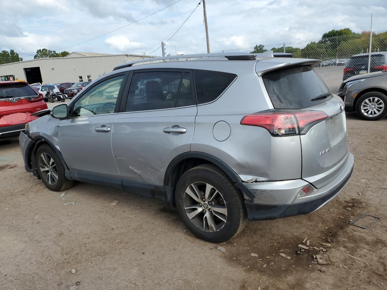 JTMRFREV5JD242890 2018 TOYOTA RAV 4 - Image 2