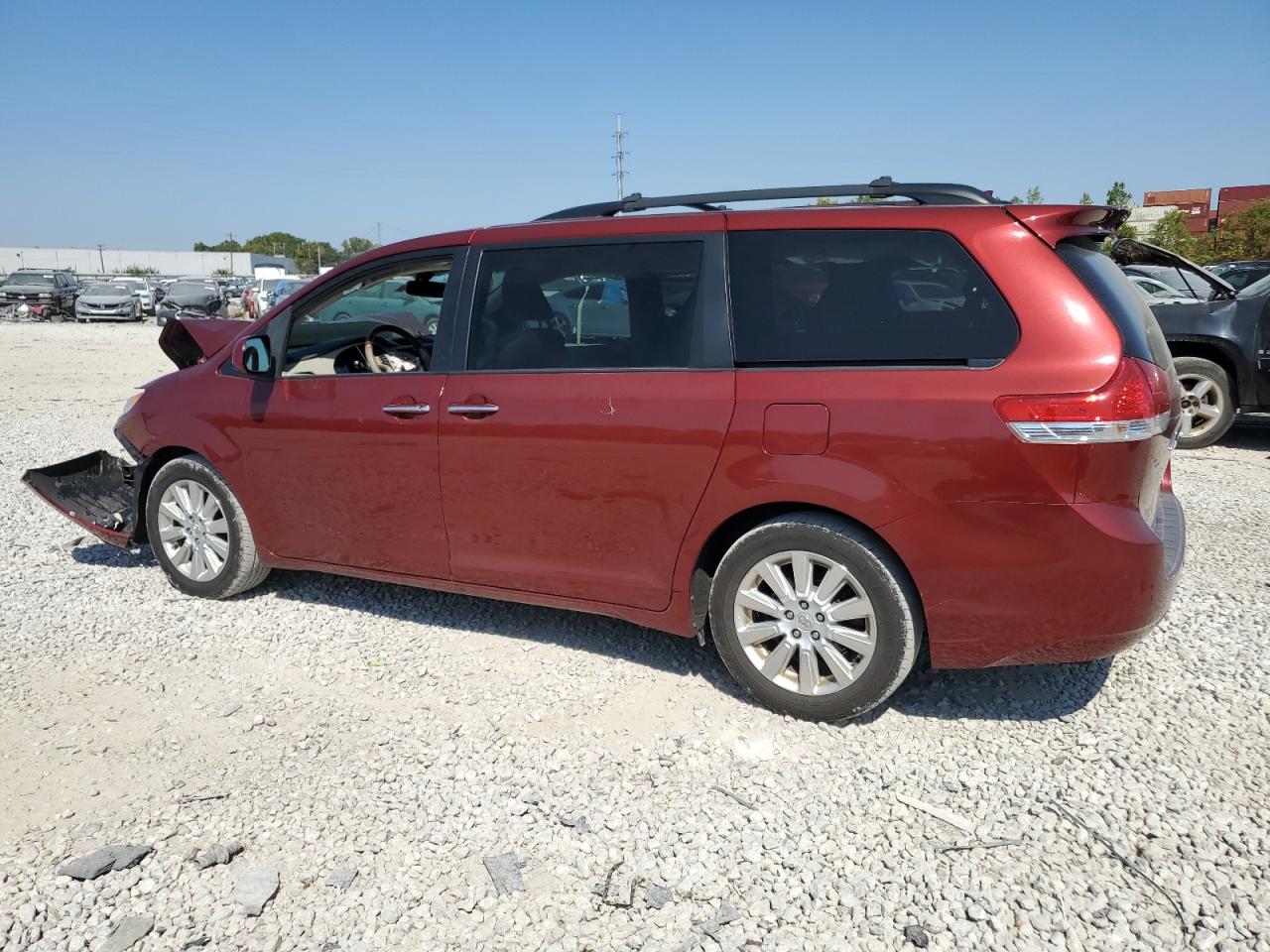 2012 Toyota Sienna - Image 2
