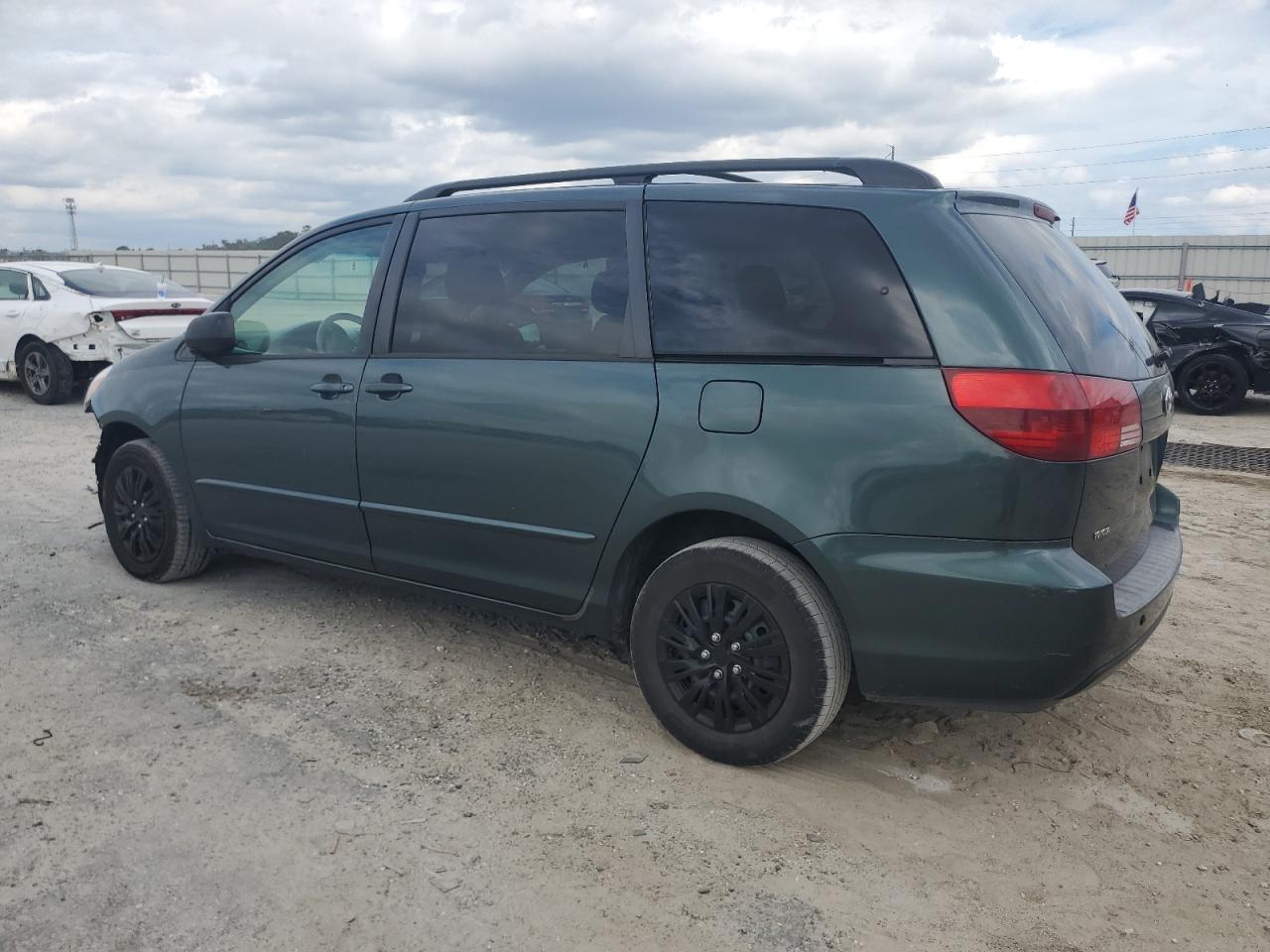 2005 Toyota Sienna - Image 2