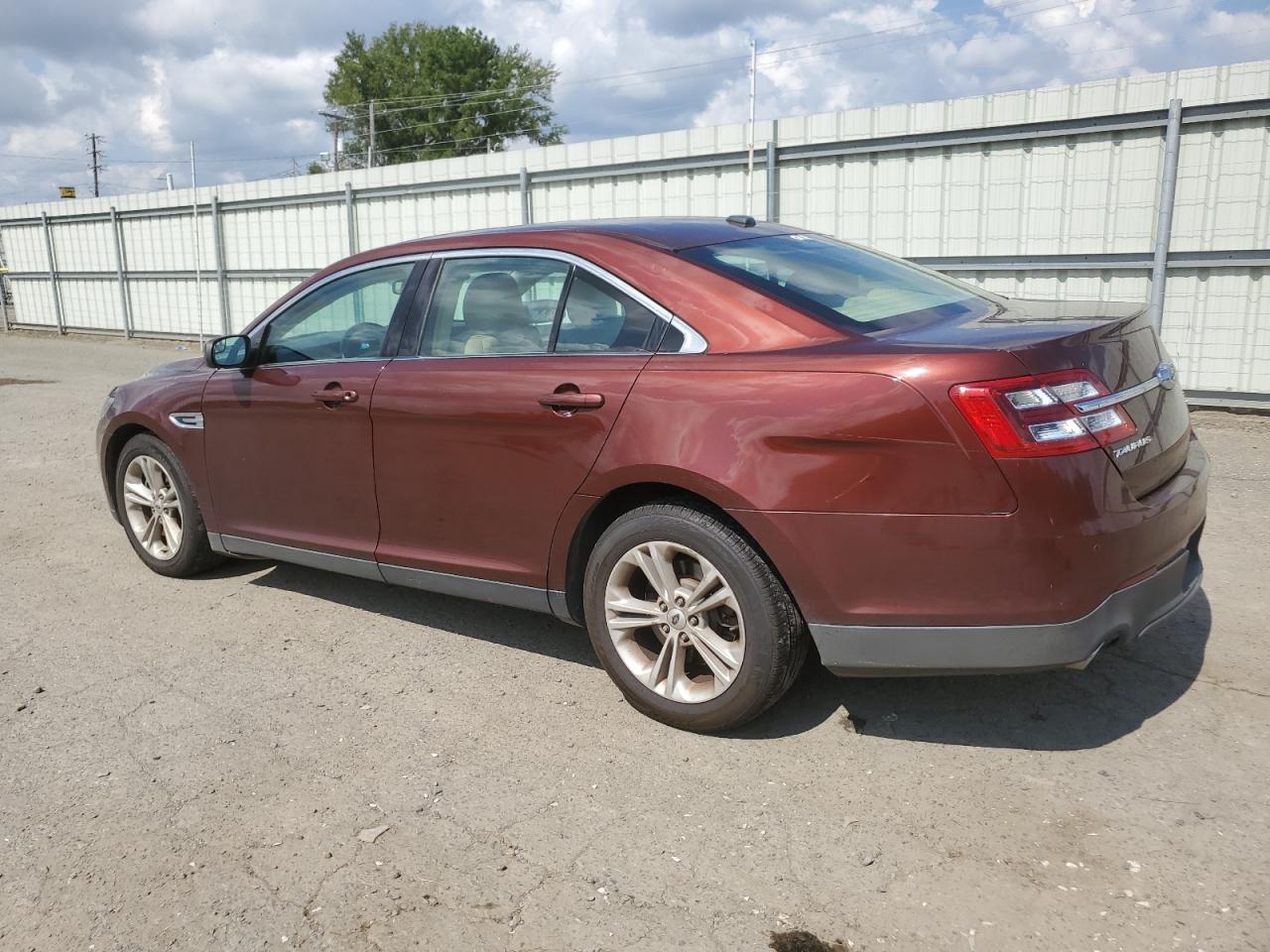 2015 Ford Taurus - Image 2