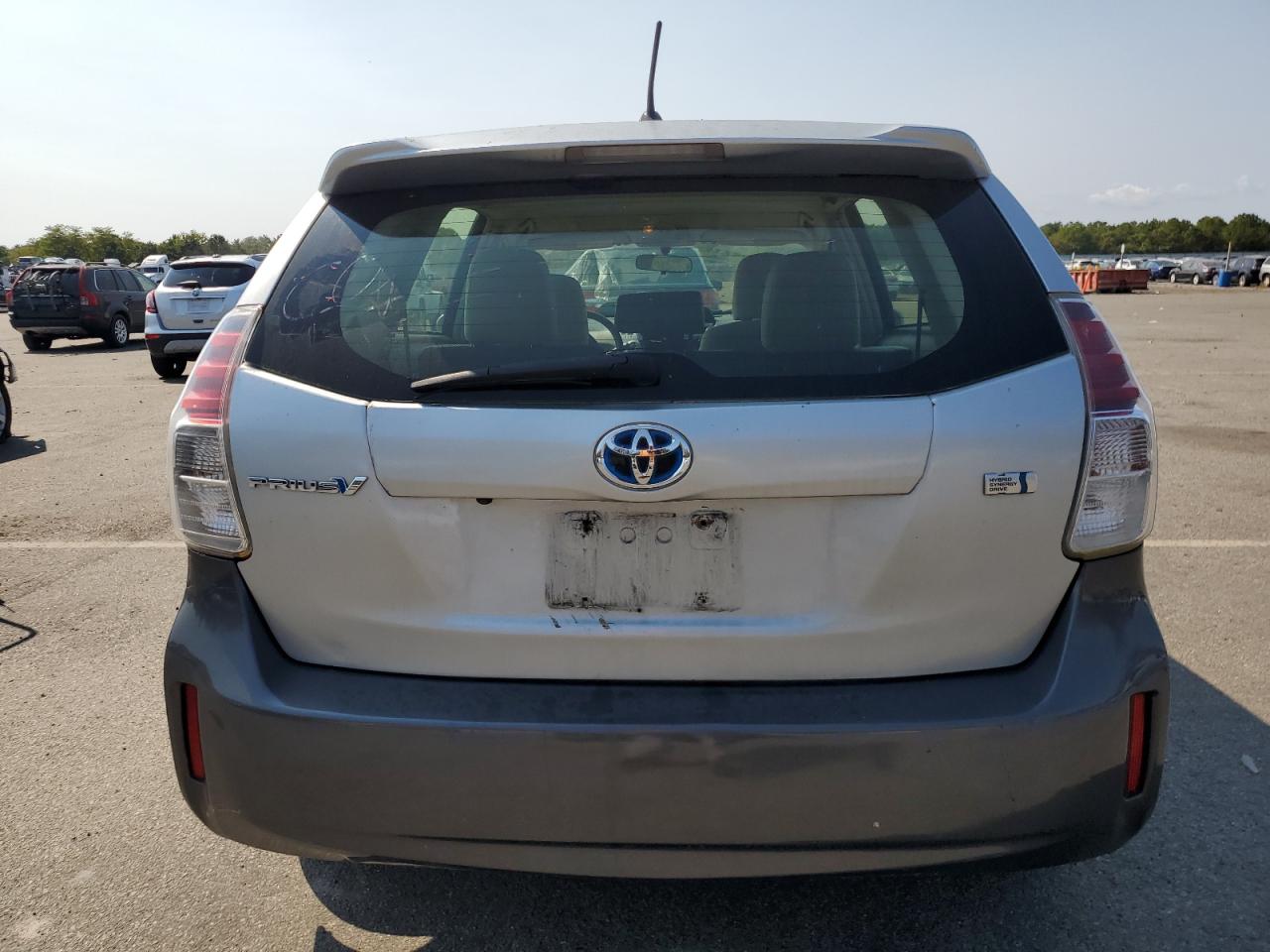 JTDZN3EU5GJ045591 2016 Toyota Prius V