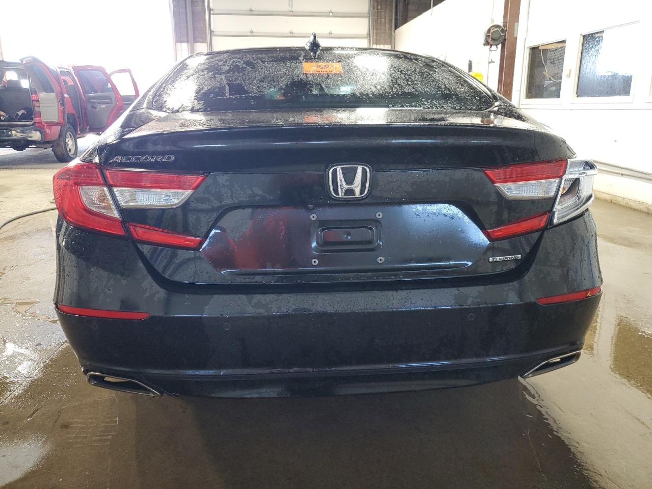 1HGCV1F91JA006803 2018 Honda Accord Touring