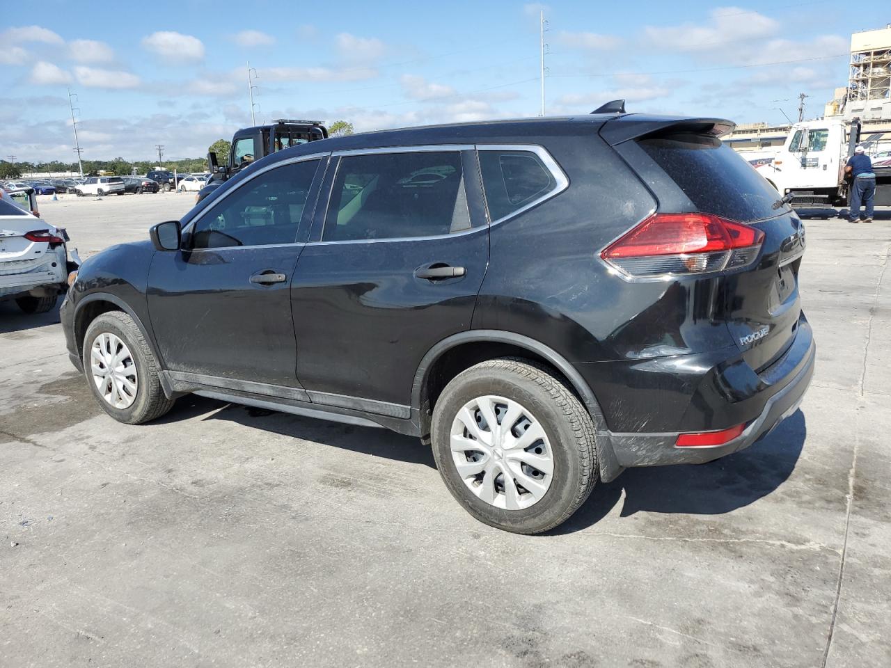 5N1AT2MV9HC892073 2017 NISSAN ROGUE - Image 2