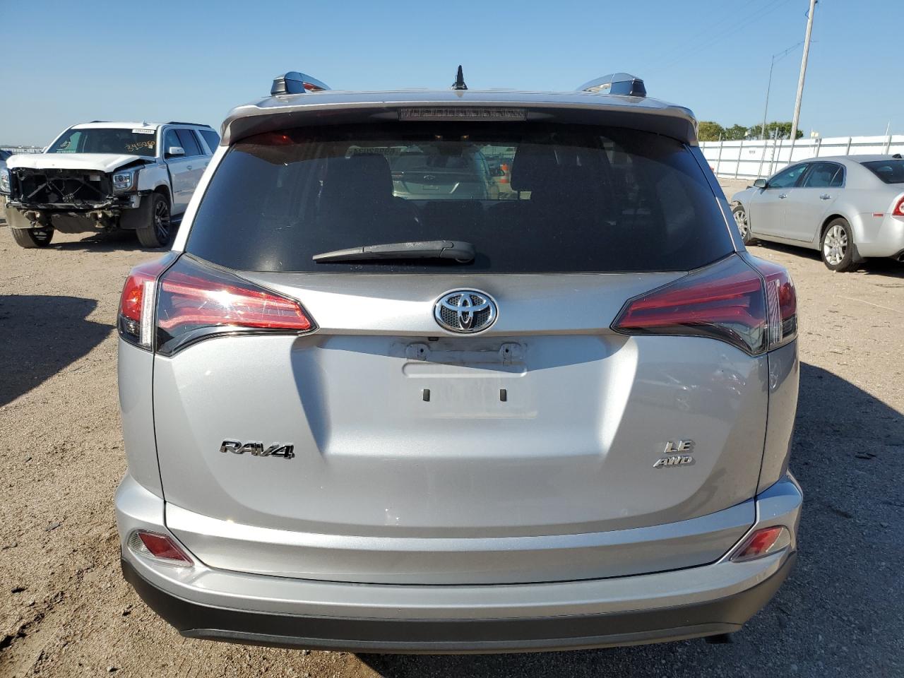 2T3BFREV3HW590430 2017 Toyota Rav4 Le