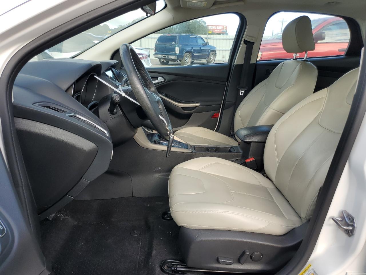 1FADP3J2XJL322150 2018 Ford Focus Titanium