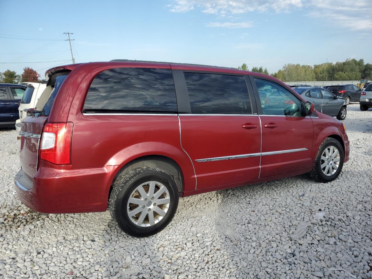 2014 Chrysler Town & Country - Image 3