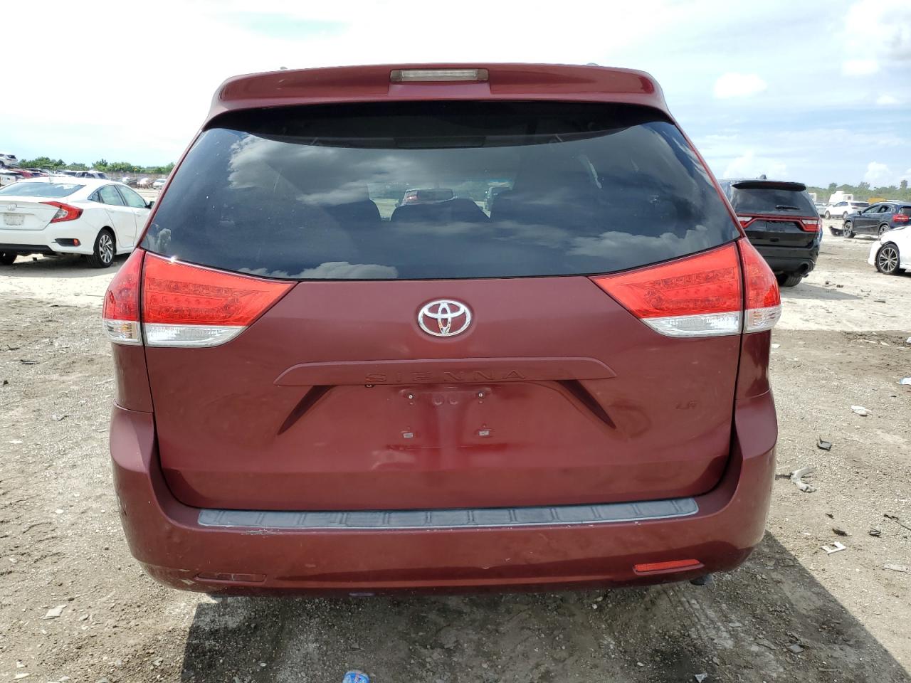 2011 Toyota Sienna Le VIN: 5TDKK3DC7BS005835 Lot: 72400464