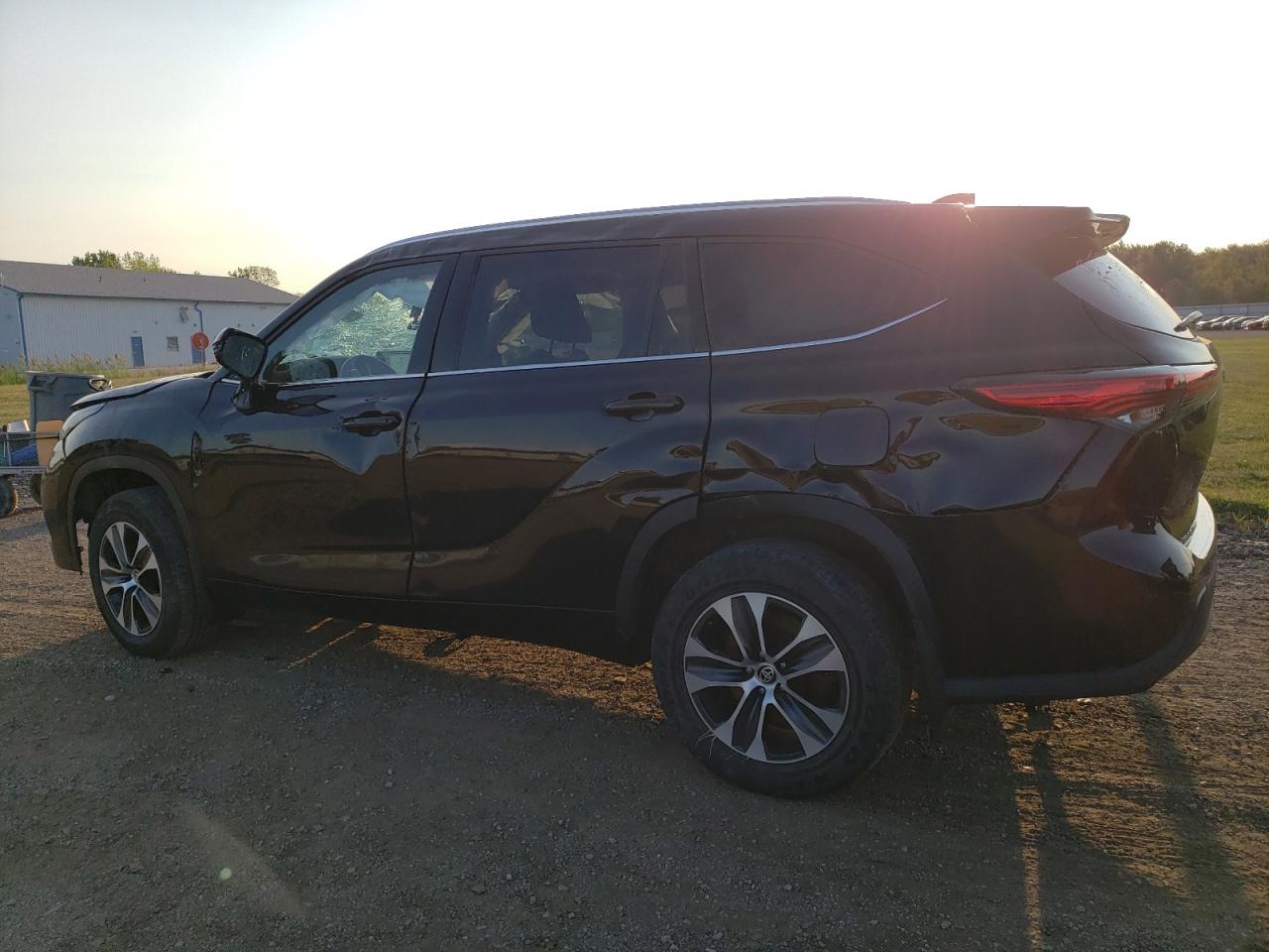 2021 Toyota Highlander - Image 2