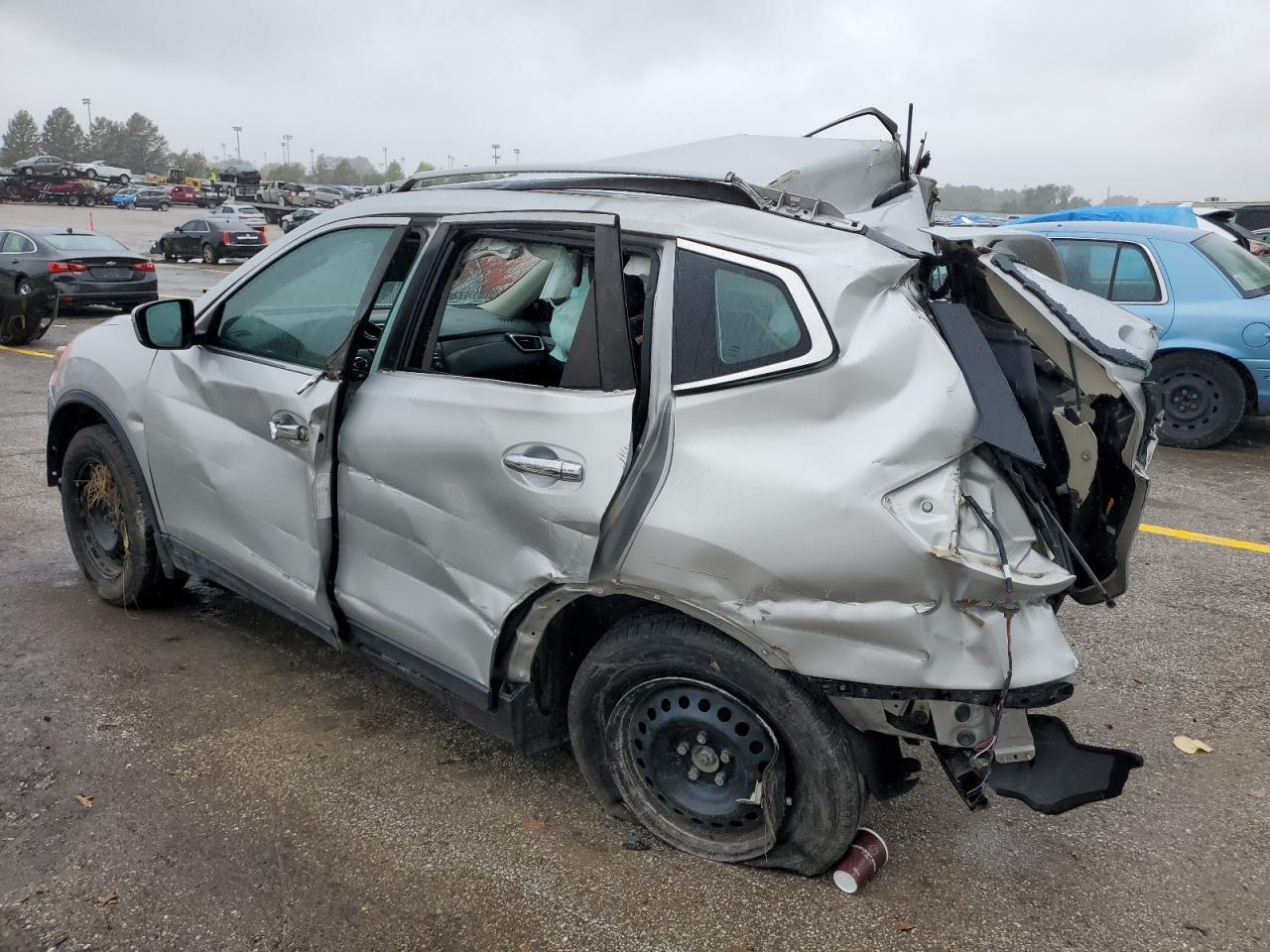 2016 Nissan Rogue - Image 2