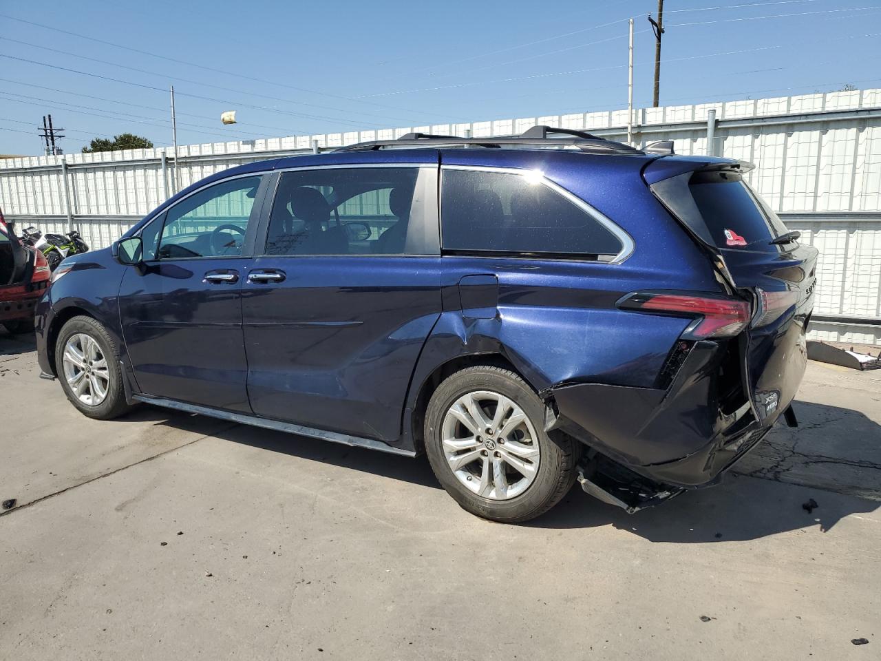 5TDDSKFC7NS068860 2022 TOYOTA SIENNA - Image 2