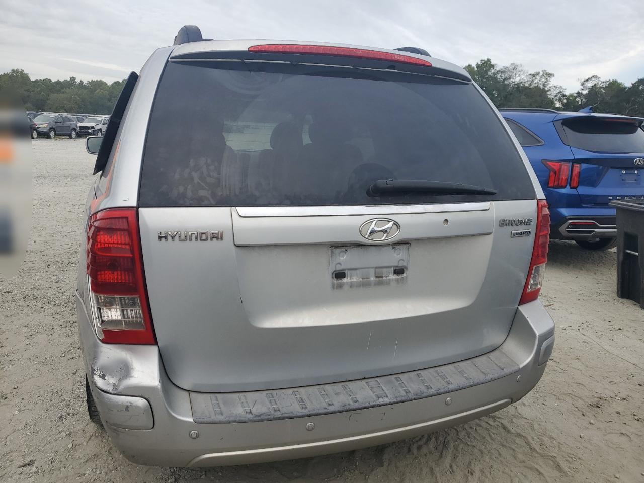 KNDMC233876029005 2007 Hyundai Entourage Gls