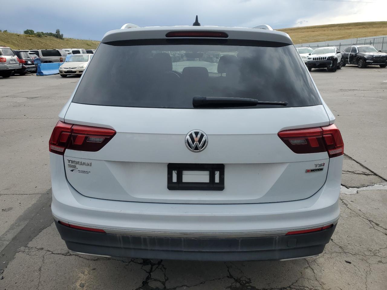 3VV2B7AX4JM068325 2018 Volkswagen Tiguan Se