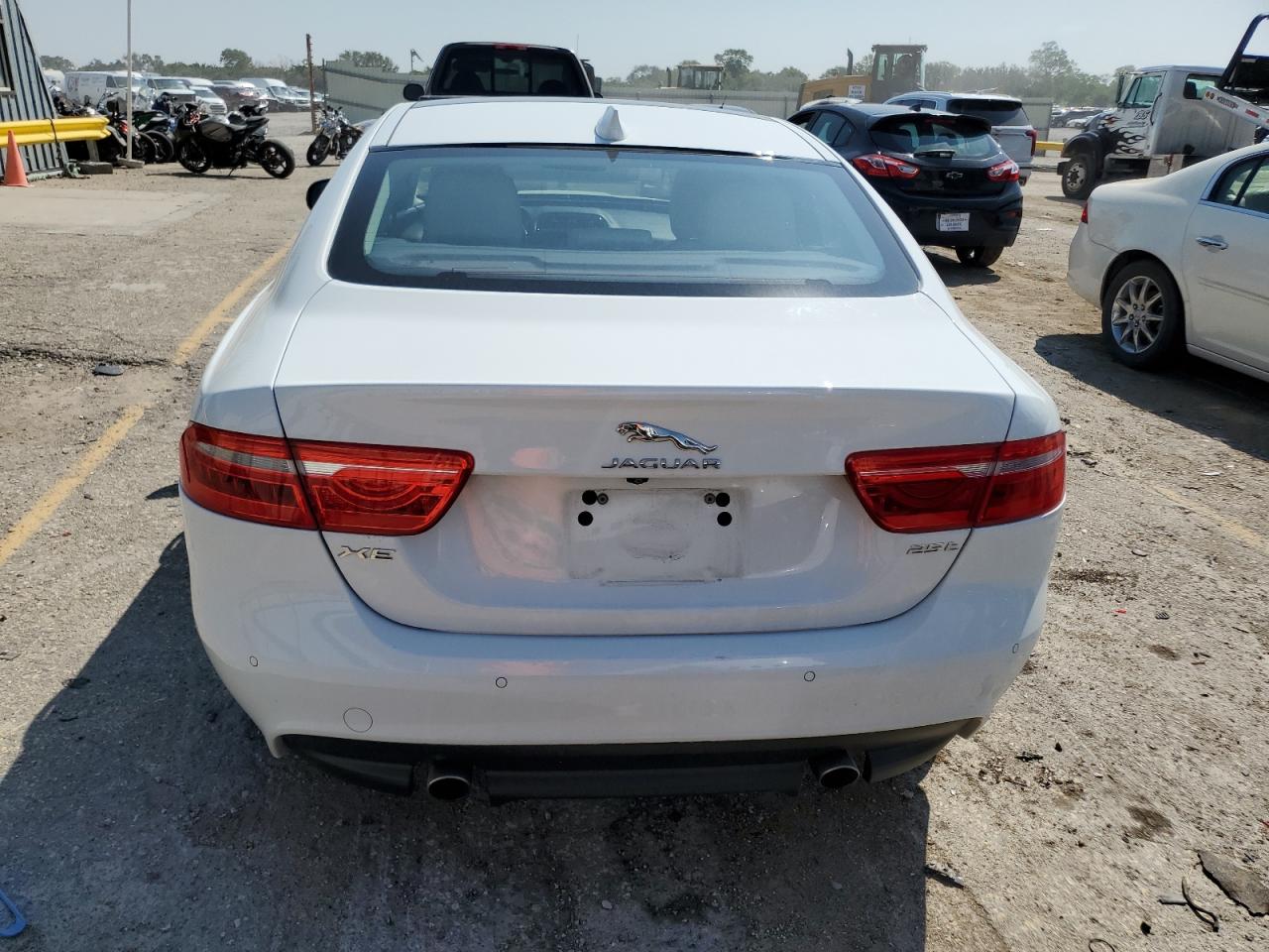 SAJAD4FXXJCP20542 2018 Jaguar Xe Premium