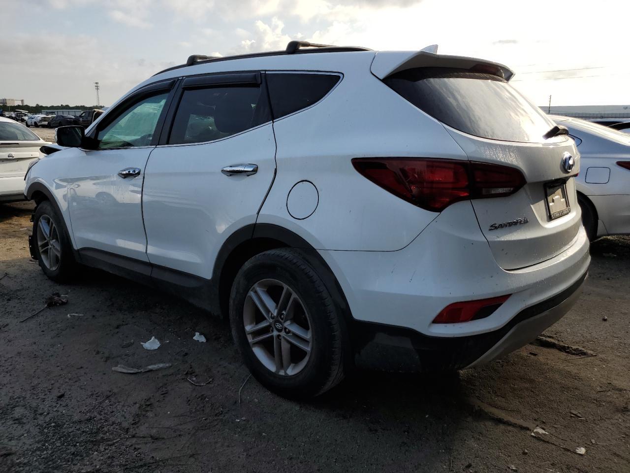 5NMZU3LB1JH058274 2018 HYUNDAI SANTA FE - Image 2