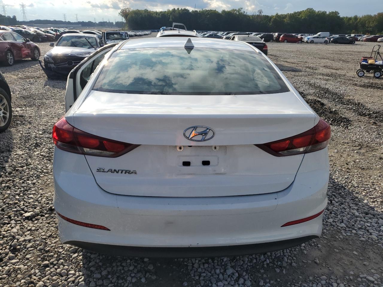 5NPD84LF9JH280698 2018 Hyundai Elantra Sel