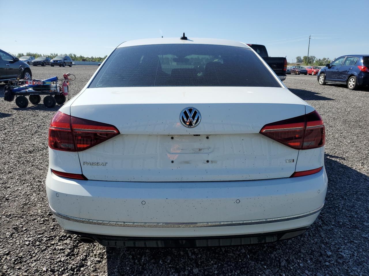 1VWKA7A38KC014010 2019 Volkswagen Passat Wolfsburg Edition