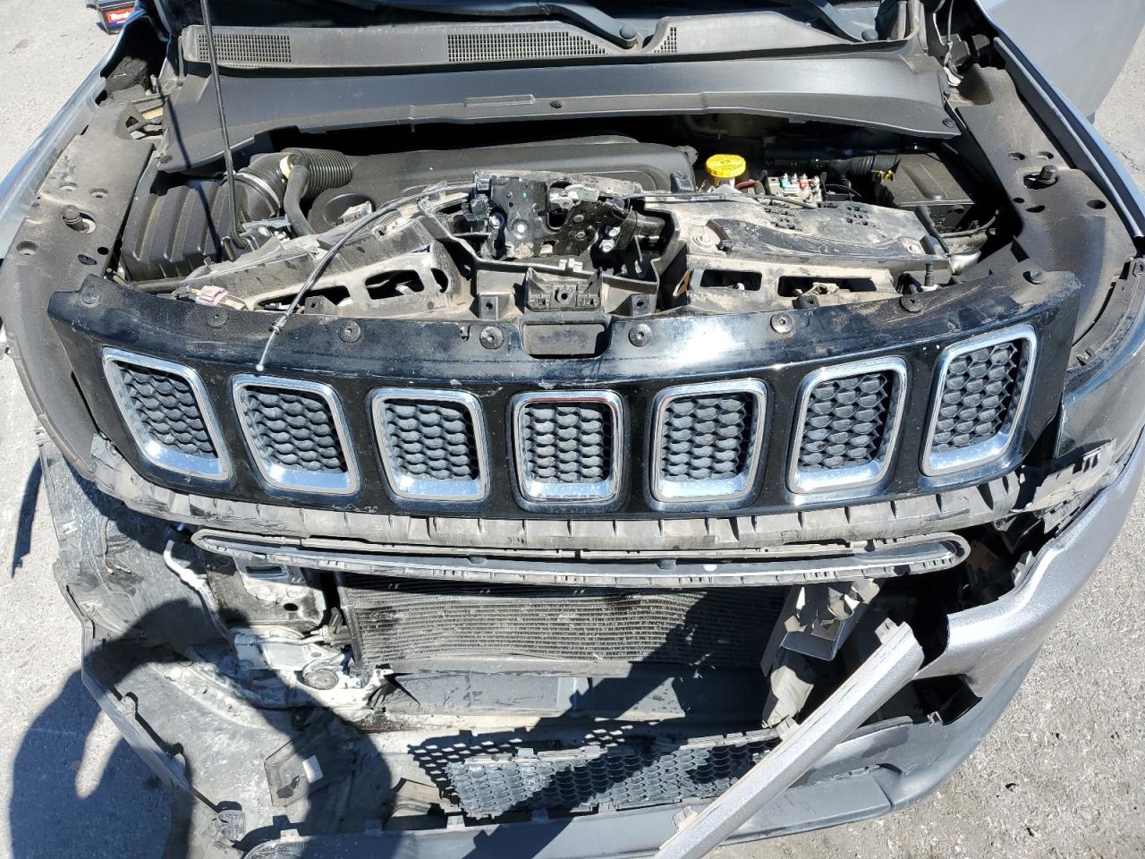 3C4NJCBB0KT685979 2019 Jeep Compass Latitude