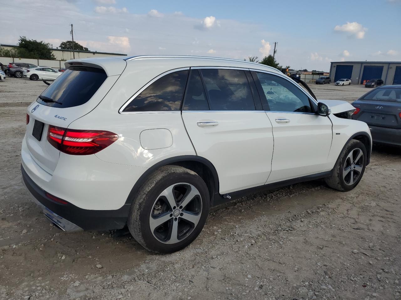 VIN WDC0G4KB8GF037090 2016 MERCEDES-BENZ GLC-CLASS no.3