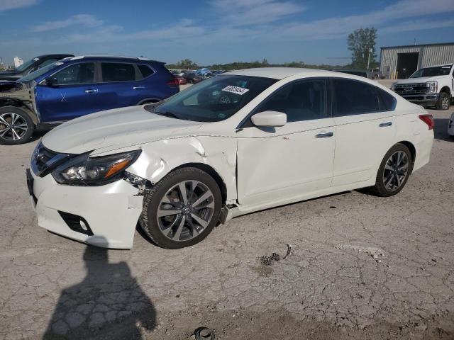 2016 Nissan Altima 2.5 продається в Kansas City, KS - Front End