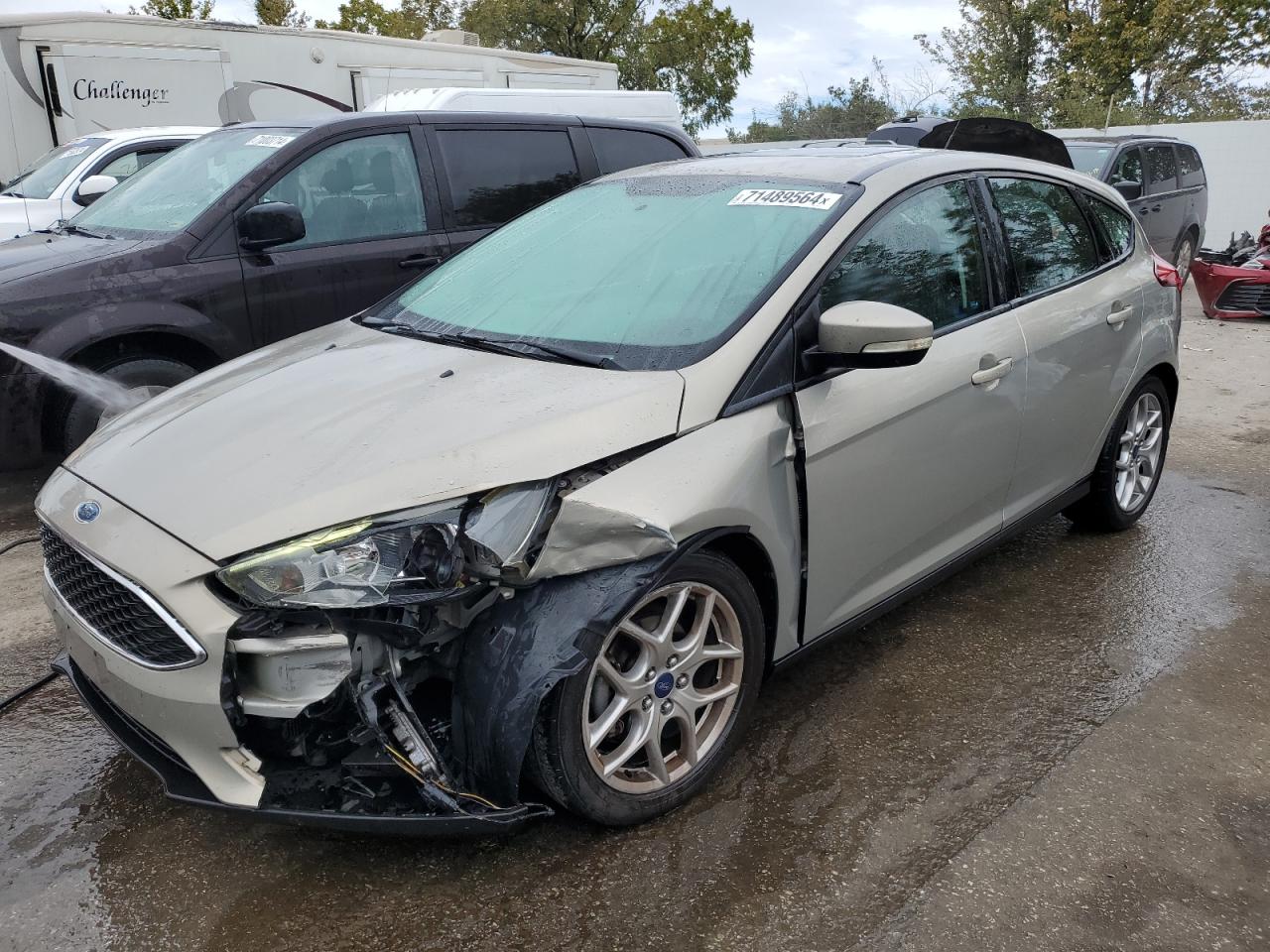 VIN 1FADP3K21FL318655 2015 FORD FOCUS no.1