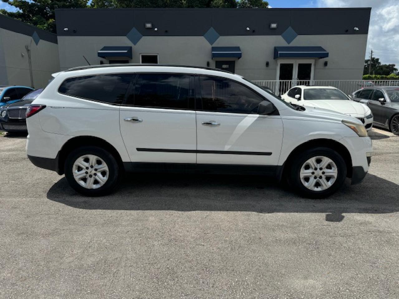 1GNKRFED2GJ236027 2016 Chevrolet Traverse Ls