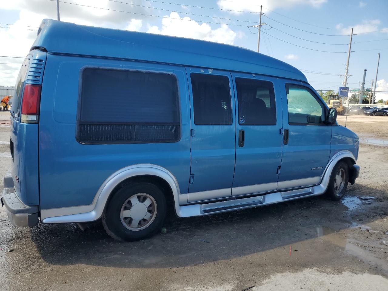 1999 GMC Savana - Image 3