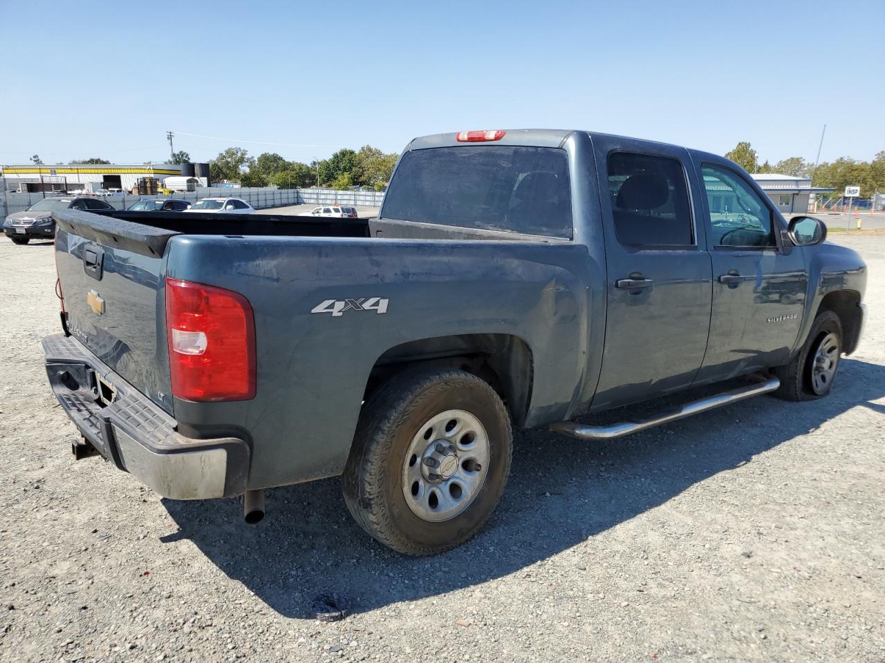 2012 Chevrolet Silverado - Image 3