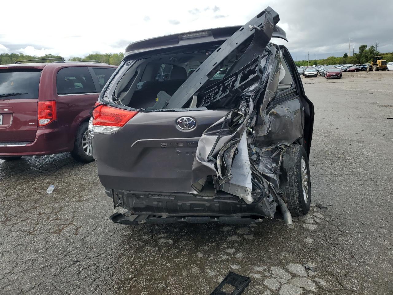 2013 Toyota Sienna Xle VIN: 5TDYK3DC7DS378354 Lot: 72763274