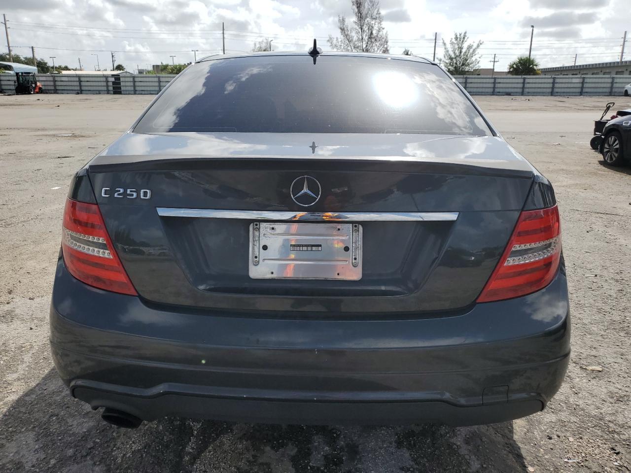 2012 Mercedes-Benz C 250 VIN: WDDGF4HB4CR231564 Lot: 69995164