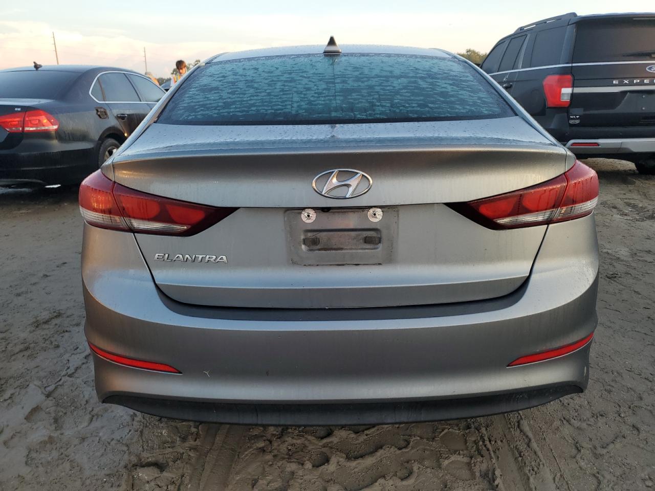 KMHD84LF0JU568093 2018 Hyundai Elantra Sel