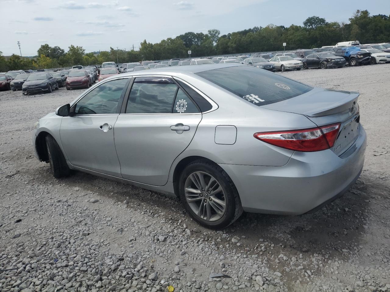 4T1BF1FK0GU186160 2016 TOYOTA CAMRY - Image 2