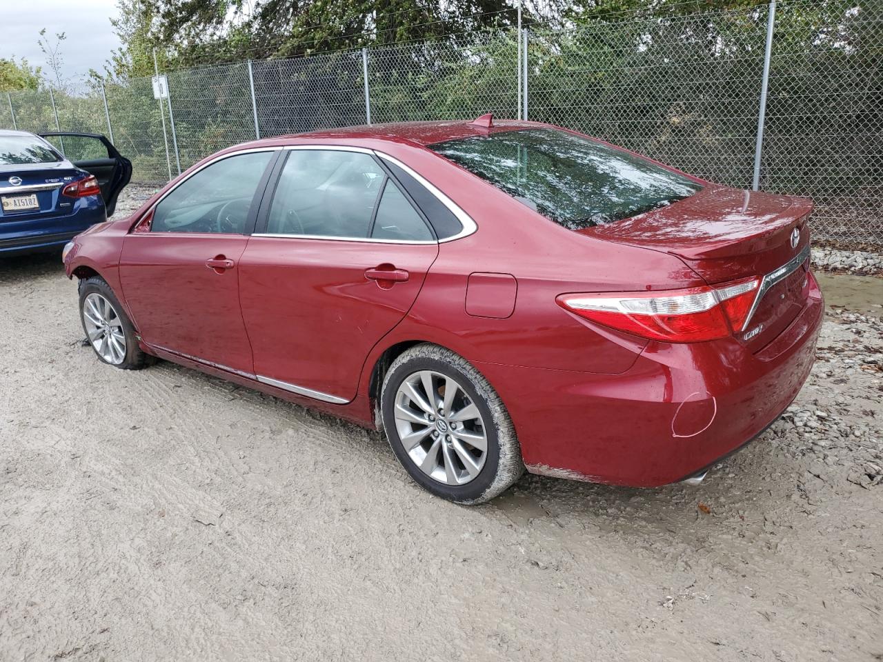 4T1BK1FK6HU583319 2017 TOYOTA CAMRY - Image 2