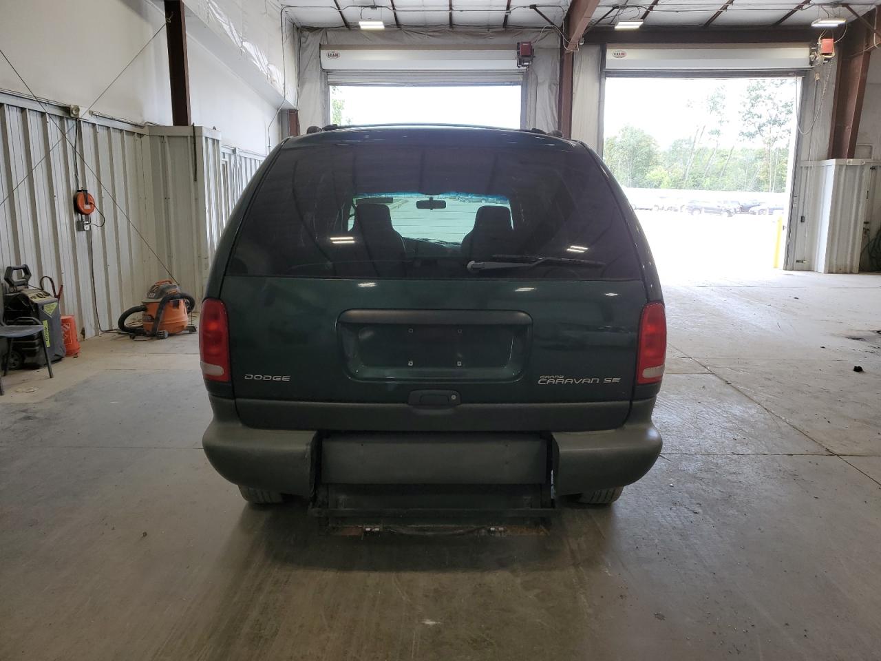 1998 Dodge Grand Caravan Se VIN: 2B4GP44G4WR582057 Lot: 70029734