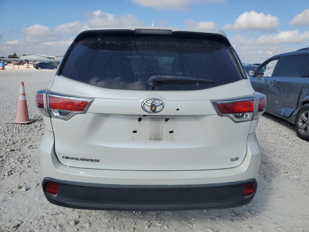 2015 Toyota Highlander Le VIN: 5TDZKRFH1FS087772 Lot: 71529774