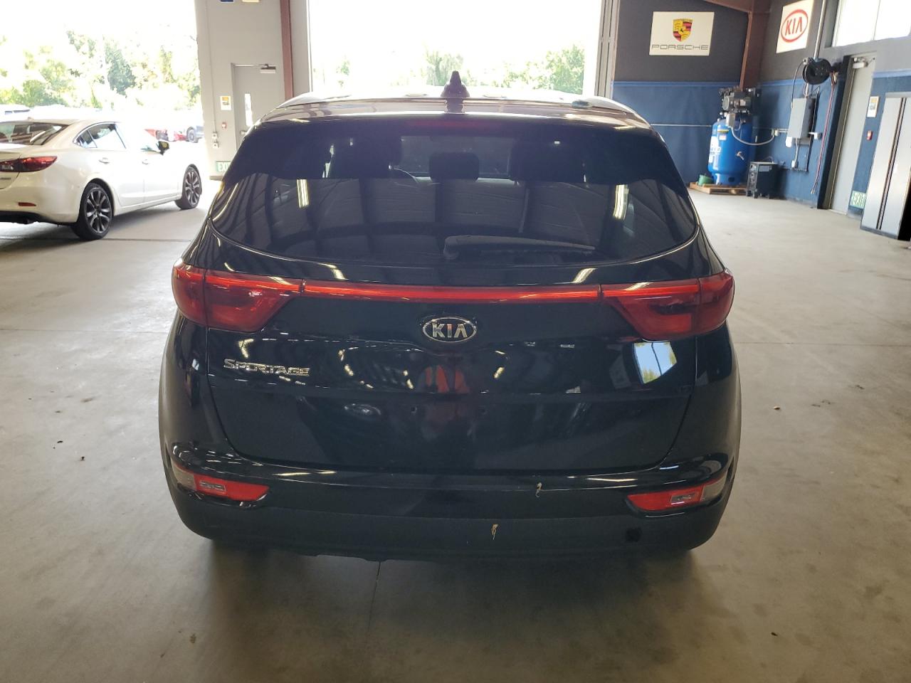 KNDPMCACXH7114801 2017 Kia Sportage Lx