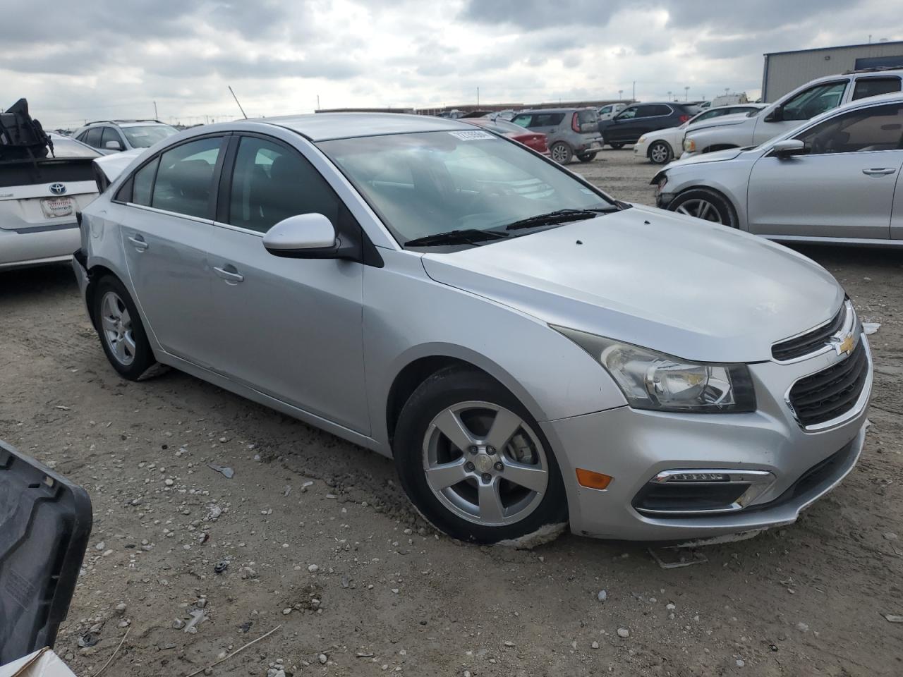 VIN 1G1PC5SB4F7261500 2015 CHEVROLET CRUZE no.4