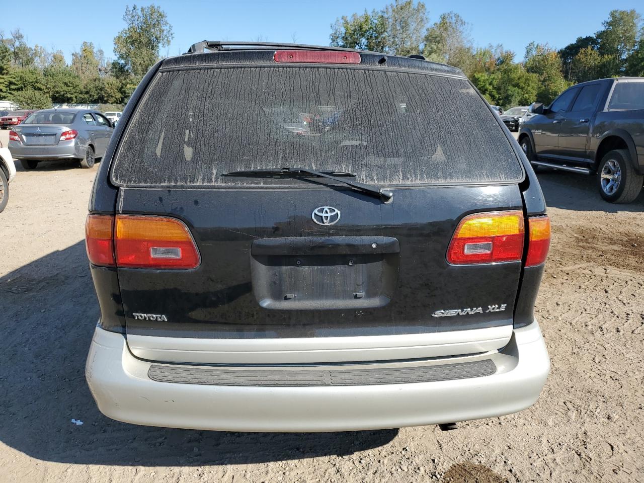 2000 Toyota Sienna Le VIN: 4T3ZF13C5YU287280 Lot: 71397554