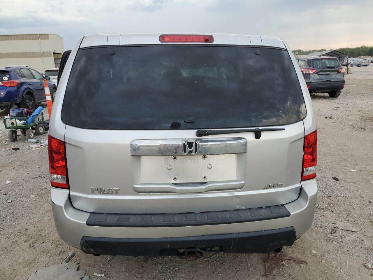 2010 Honda Pilot Lx VIN: 5FNYF4H21AB008061 Lot: 71808384