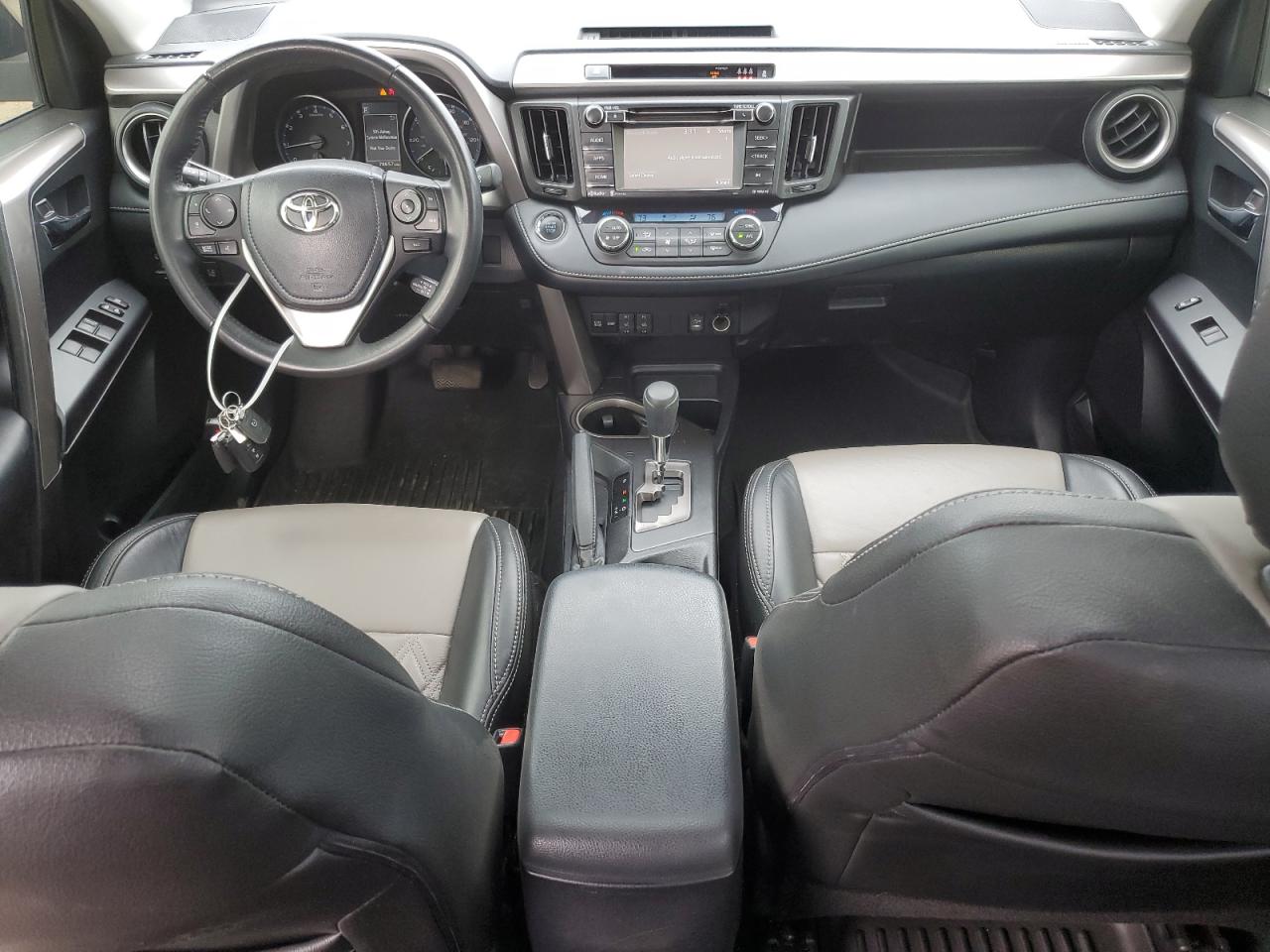 VIN JTMRFREV3JJ214412 2018 TOYOTA RAV4 no.8